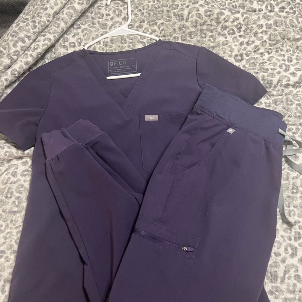 Figs Women's Purple Shadow Scrub Set